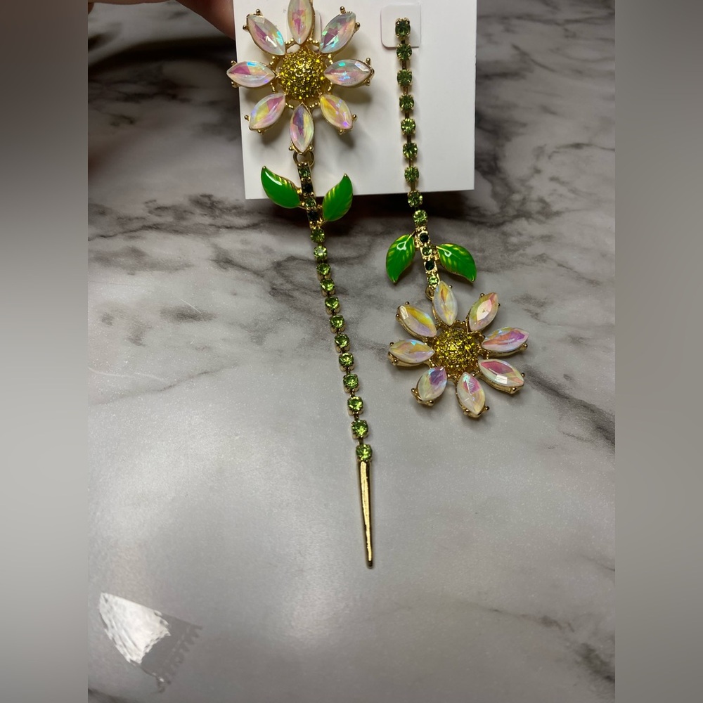 Betsey Johnson Gold and Green Daisy Drop Earrings - Picture 5 of 6